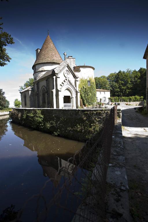 Chateau Des Martinanches Bed & Breakfast Saint-Dier-d'Auvergne Exterior photo