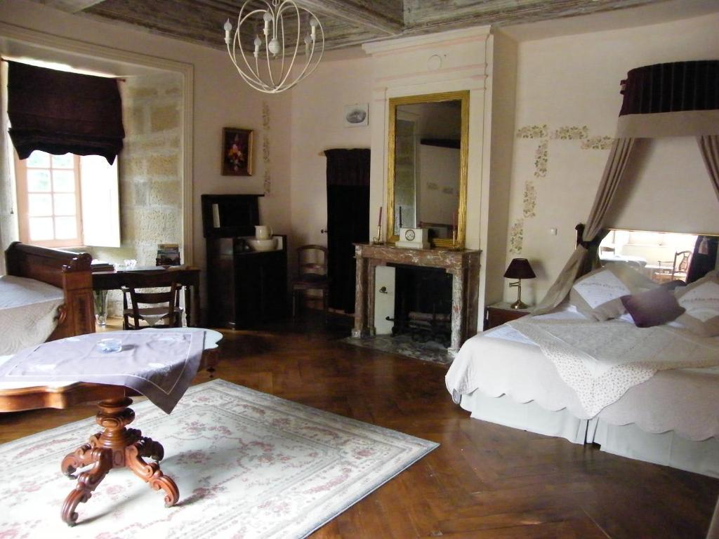 Chateau Des Martinanches Bed & Breakfast Saint-Dier-d'Auvergne Room photo